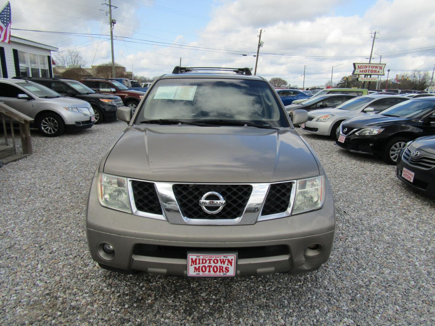 2007 Gray /Tan Nissan Pathfinder LE 2WD (5N1AR18U27C) with an 4.0L V6 DOHC 24V engine, Automatic transmission, located at 15016 S Hwy 231, Midland City, AL, 36350, (334) 983-3001, 31.306210, -85.495277 - Photo#1